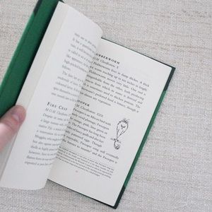 hardcover book Accents - 🍒Harry Potter Fantastic Beasts & Where to Find hardcover book Accents - 🍒Harry Potter Fantastic Beasts & Where to Find